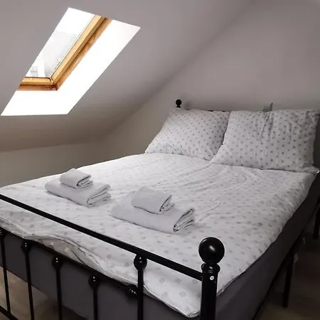Lovely Split Level Flat Apartament
